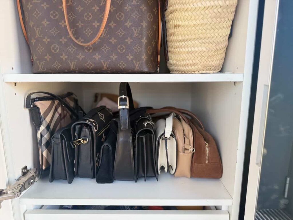 Migracja koloru na torebkach luksusowych co to jest i jak tego uniknąć